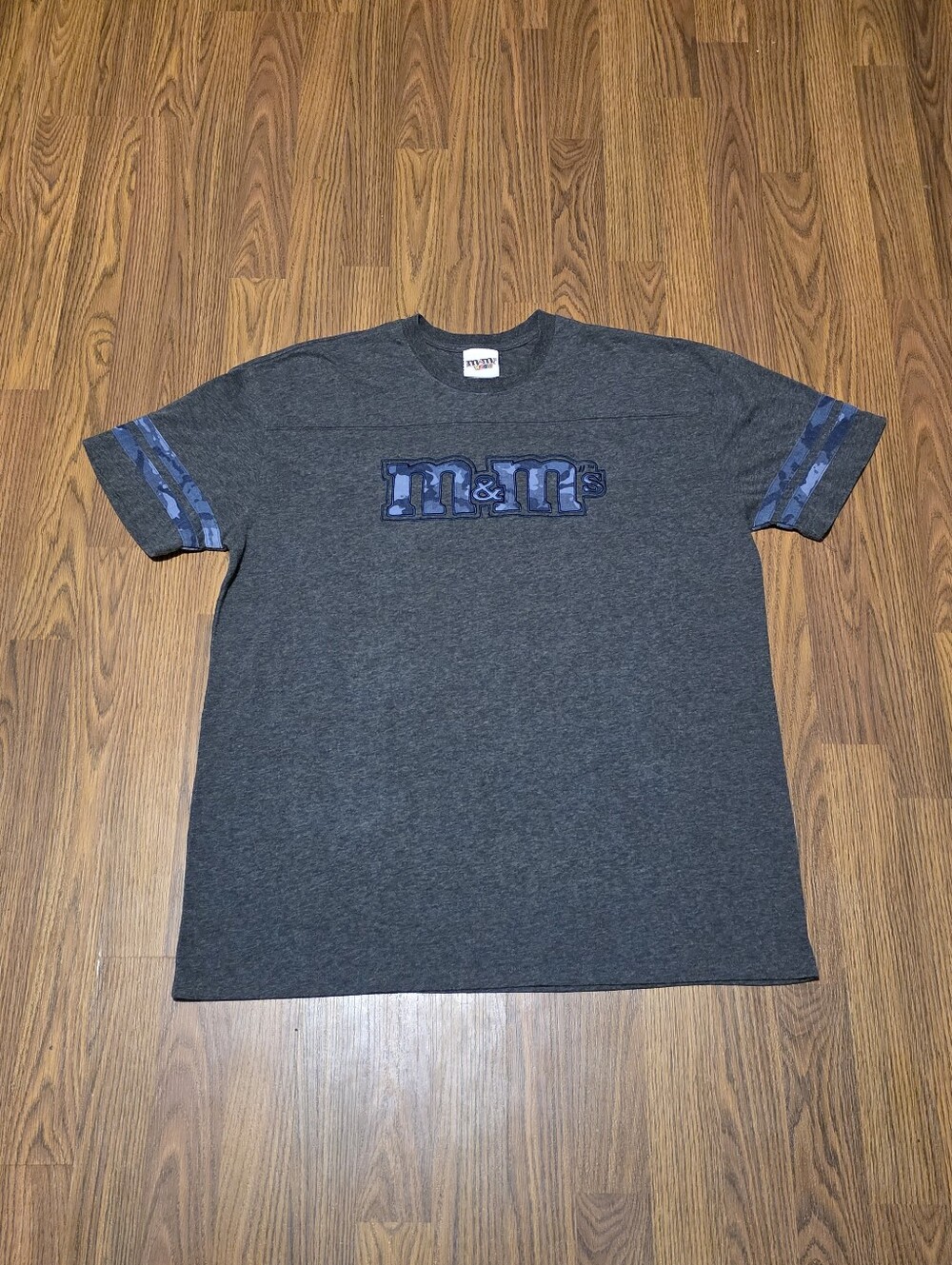 M&M’s World Mens XL Heathered Grey T-Shirt Embroidered Graphic Retro Y2K E96